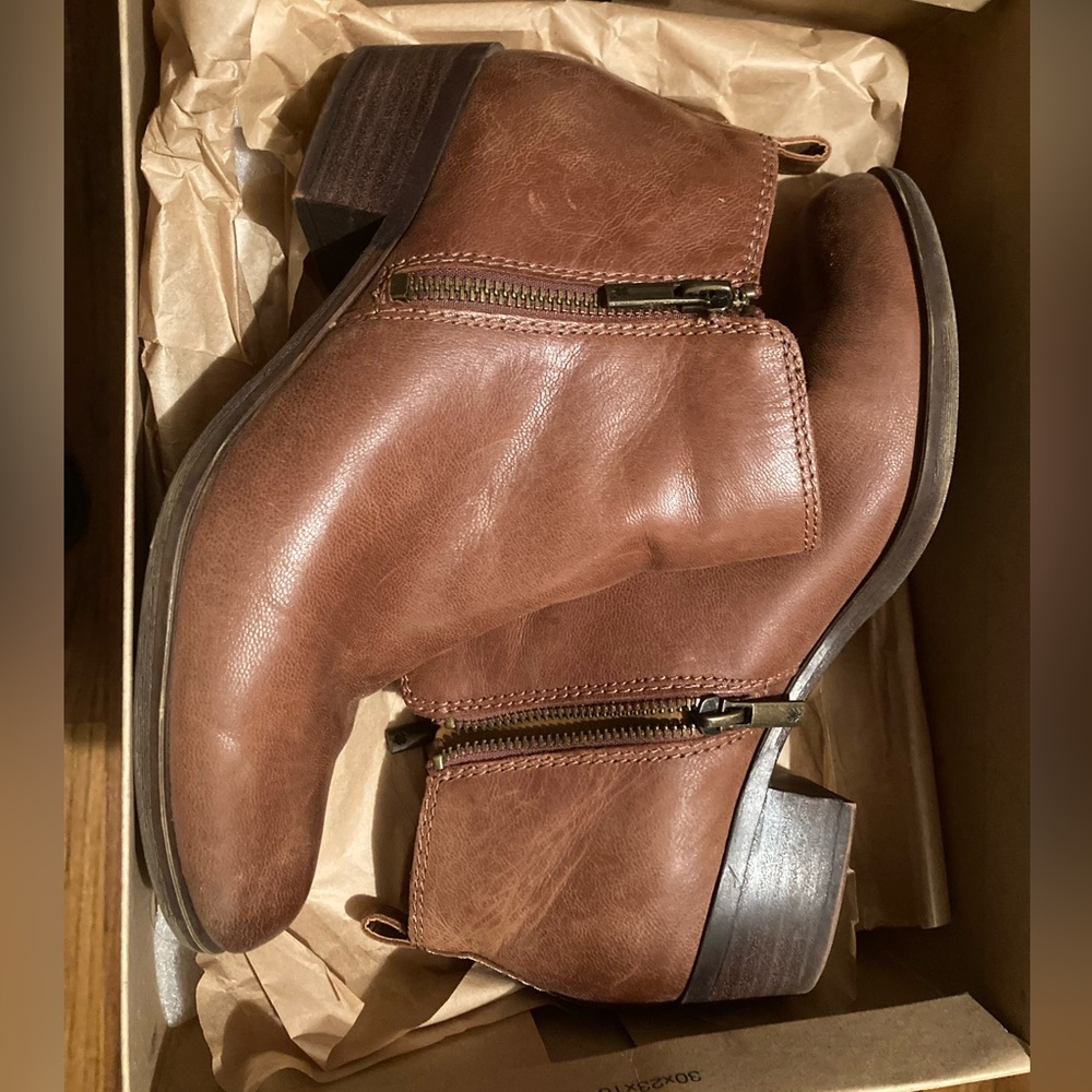 Lucky Brand women Tan Leather Zipper Boots